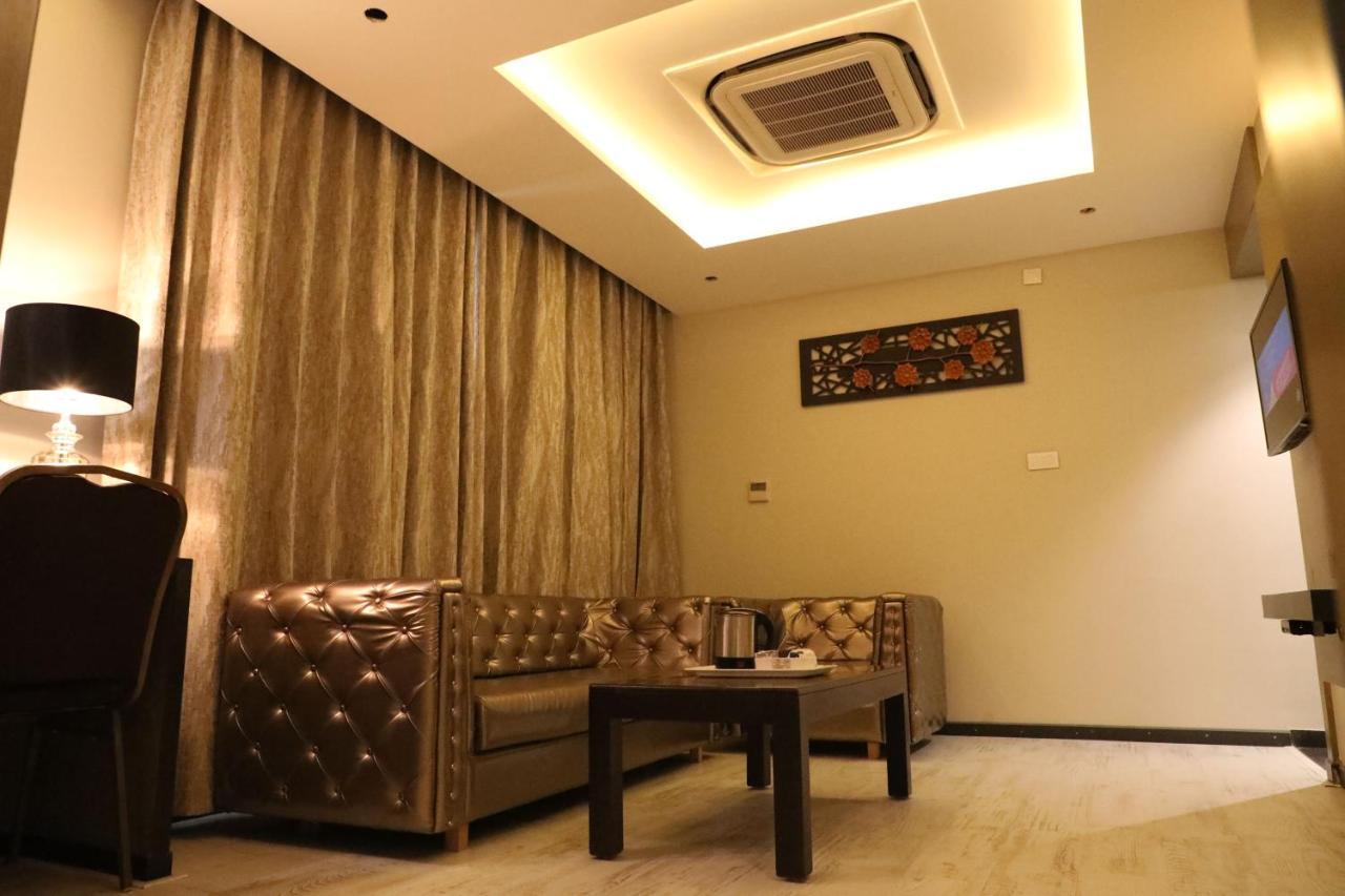 The Imperial Grand Hotel Ujjain Exterior photo