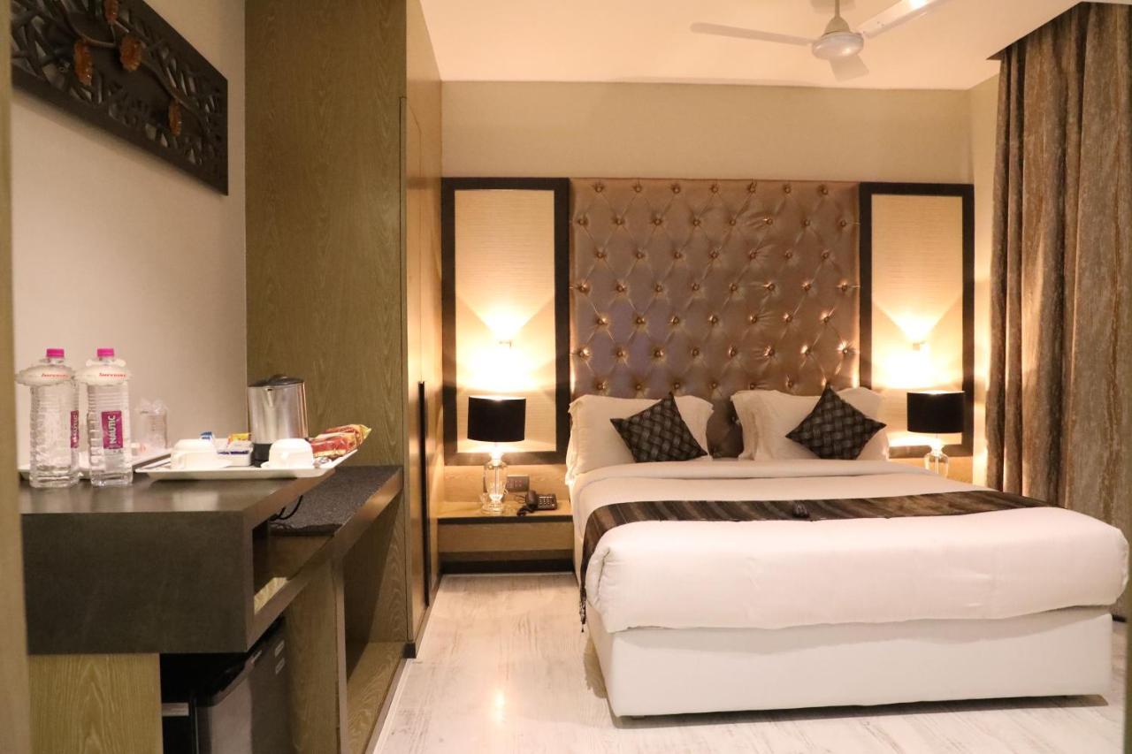 The Imperial Grand Hotel Ujjain Exterior photo