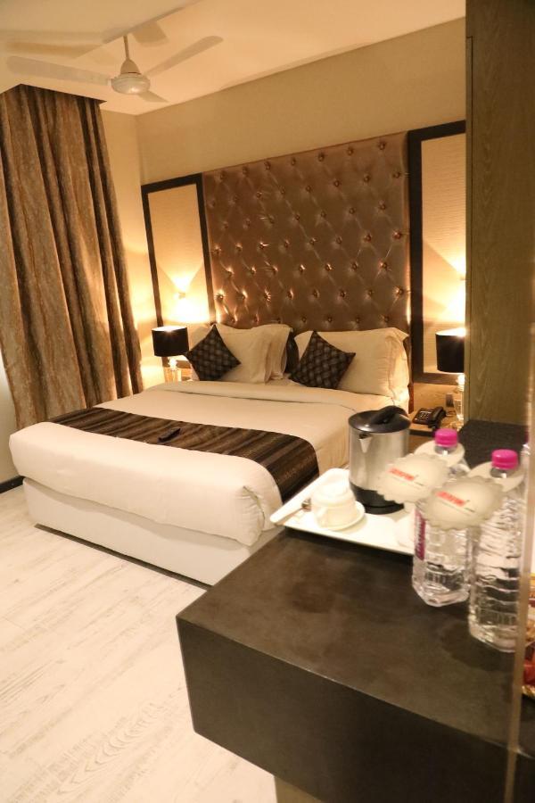 The Imperial Grand Hotel Ujjain Exterior photo