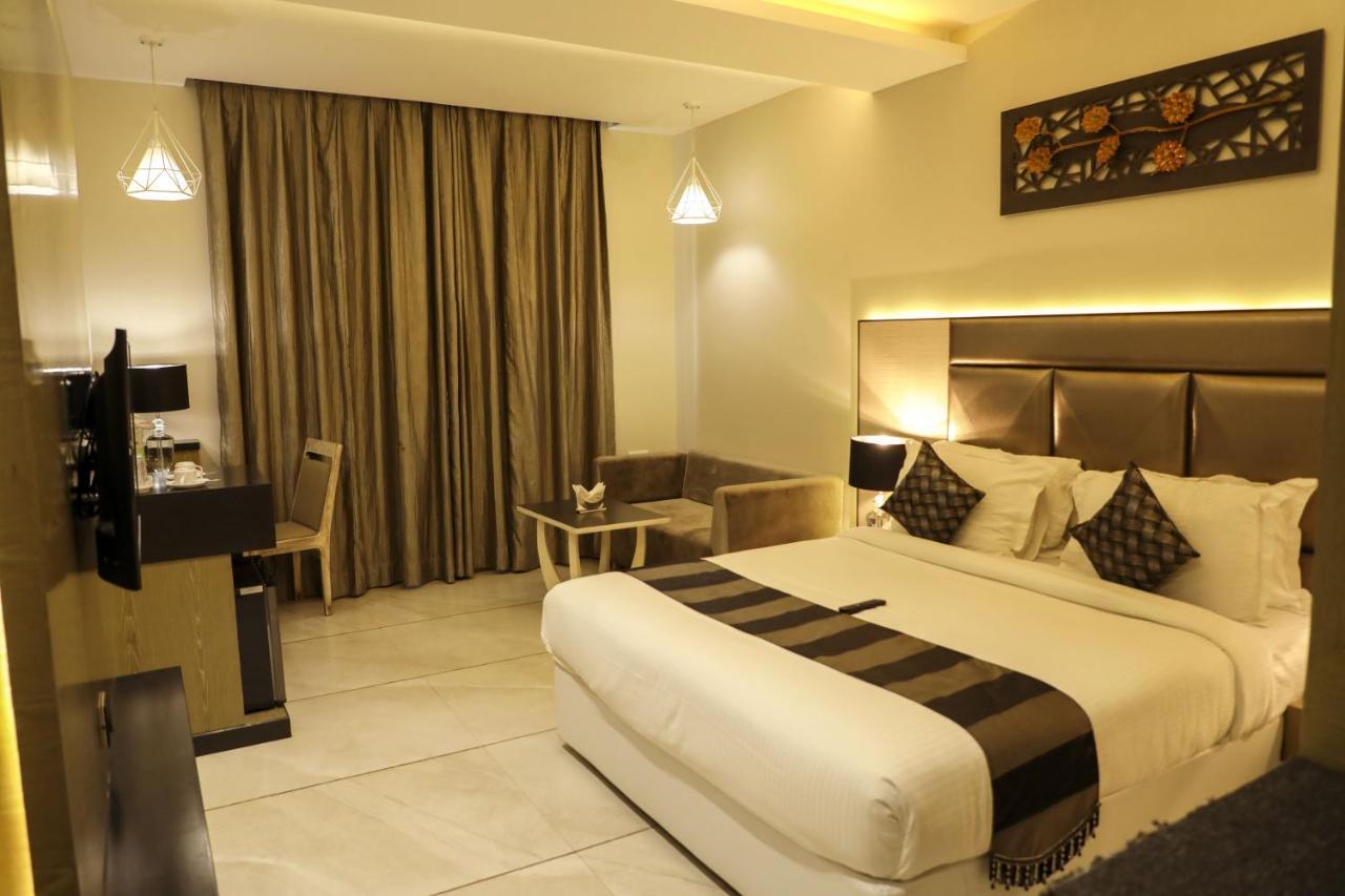 The Imperial Grand Hotel Ujjain Exterior photo